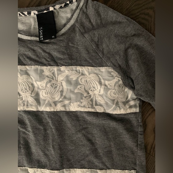 NWOT T-Shirt sweatshirt with lace detail. - Picture 2 of 5